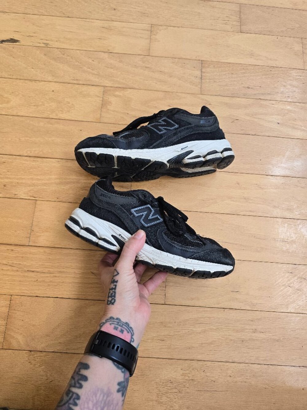 New Balance | 2002R 'Black Phantom' sporty sneakers | WMS 6.5
